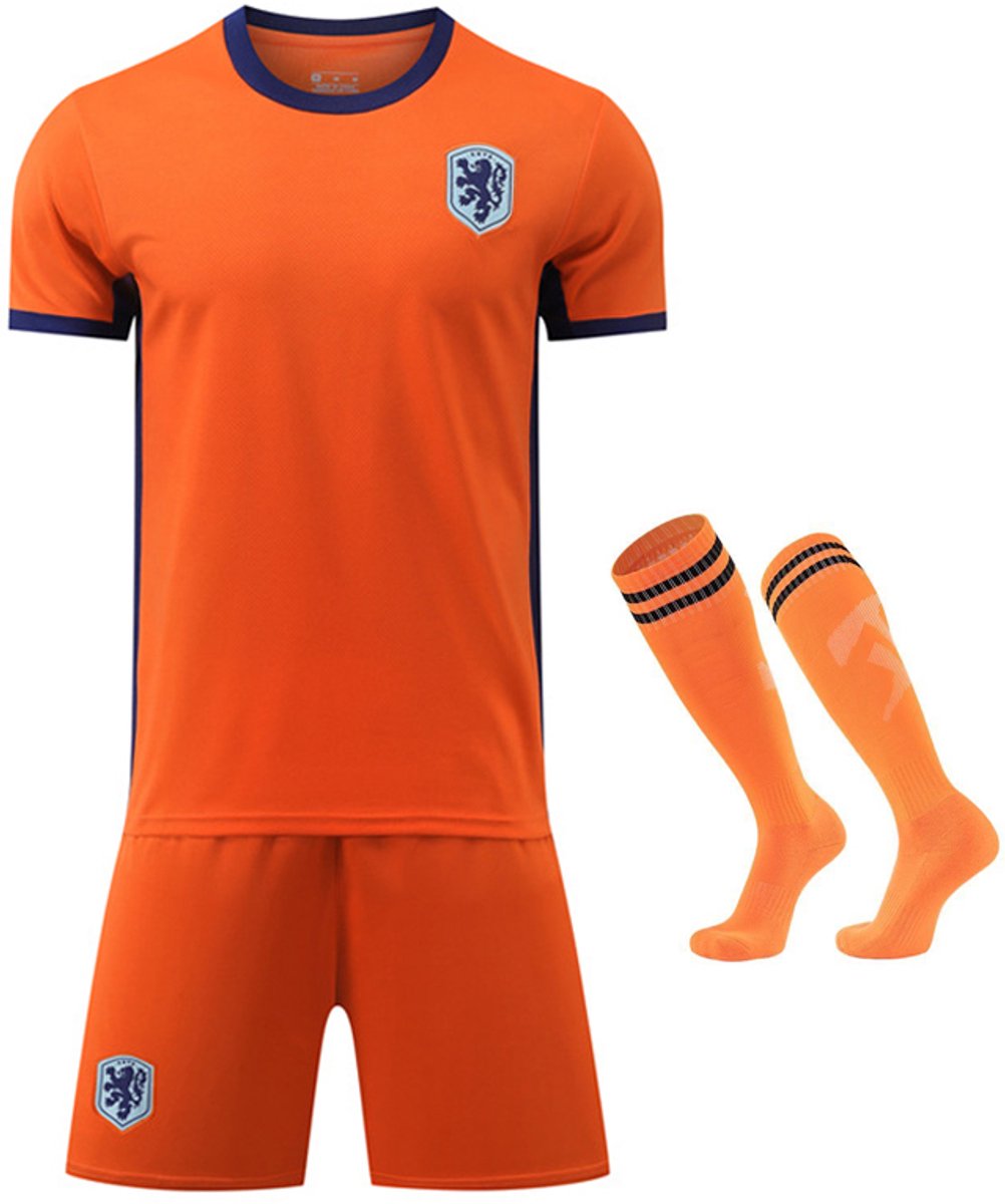 1002x1200-2 Nederlands Elftal Voetbaltenue Thuis - Maat 155-160 - Voetbalshirt & Broekje & Voetbalsokken - WK 2026 - Oranje- Kinderen - Jongens en Meisjes - Volwassenen - Heren en Dames - Afbeelding 1