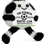 Gehaakte pluche voetbalbal met inspirerende tekening, schattig sportcadeau voor jongens en voetbalfans, perfect voor bureaudecoratie en verzamelaars