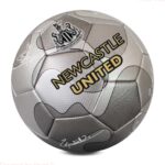 Newcastle United voetbal - 32 Panel Camo - met handtekeningen - maat 5
