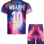 Mbappe Voetbaltenue Kinderen en Volwassenen Galaxy Design Frankrijk - Voetbalshirt en Broekje - Maat XL