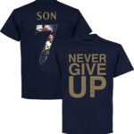 Never Give Up Spurs Son 7 Gallery T-Shirt - Navy/ Goud - M