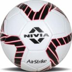 Nivia Air Strike Voetbal Maat 5 – PVC All Surface Trainingsvoetbal – High Bounce & High Speed Football – Duurzame Wedstrijdbal voor Training & Recreatief Spel – Geschikt voor Heren & Dames – Wit