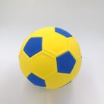 Voetbal - Voetbal trainingsmateriaal - Kickerball - Curve en Swerve voetbal speelgoed-Curve bal voor outdoor-spelletjes 20 cm - fun - curveball- perfect cadeau voor kinderen - Perfect voor wedstrijden of spelletjes buiten en binnen - Geel en blauw