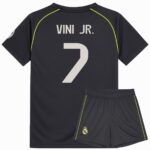 Real Madrid Voetbaltenue Vini JR. Uit - 2025-2026 - Voetbal Tenue Kinderen - Shirt en Broekje - Jongens en Meisjes -- Maat 152