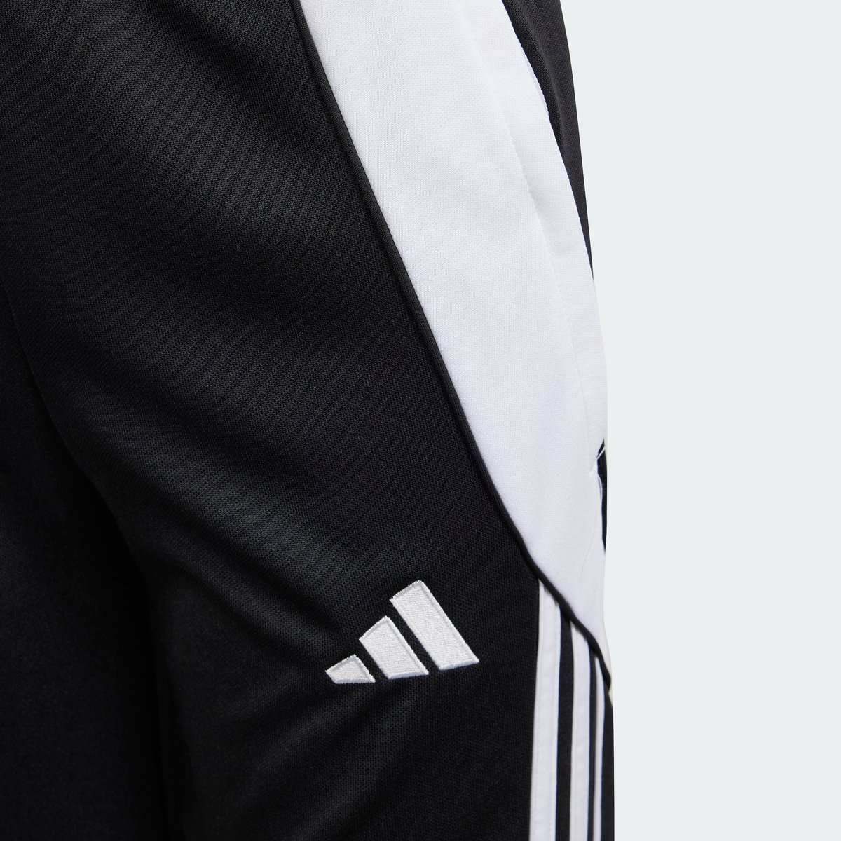 1200x1200-2599 adidas Performance Tiro 24 Slim Training Broek Kids - Kinderen - Zwart- 176 - Afbeelding 1