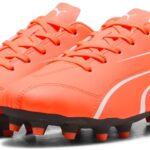 Puma voetbalschoenen Vitoria FG/AG rood zwart voor gras en kunstgras.