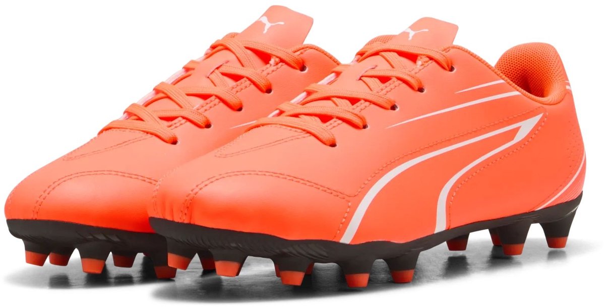 1200x609 Puma voetbalschoenen Vitoria FG/AG rood zwart voor gras en kunstgras. - Afbeelding 1