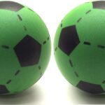2x Foam softbal voetbal groen 20 cm - Zachte speelgoed voetballen 2 stuks