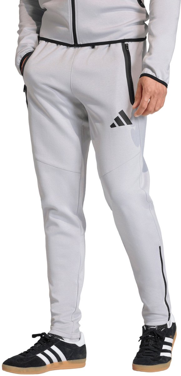 579x1200 adidas Broek Heren Tiro 26 Travel Sweat Lichtgrijs - Maat M - Afbeelding 1