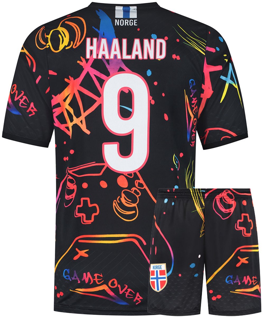 996x1200-11 Haaland Noorwegen Voetbaltenue - Gaming - Voetbal Tenue Kinderen - Shirt en Broekje - Jongens en Meisjes - Volwassenen - Heren en Dames - Maat L - Afbeelding 1